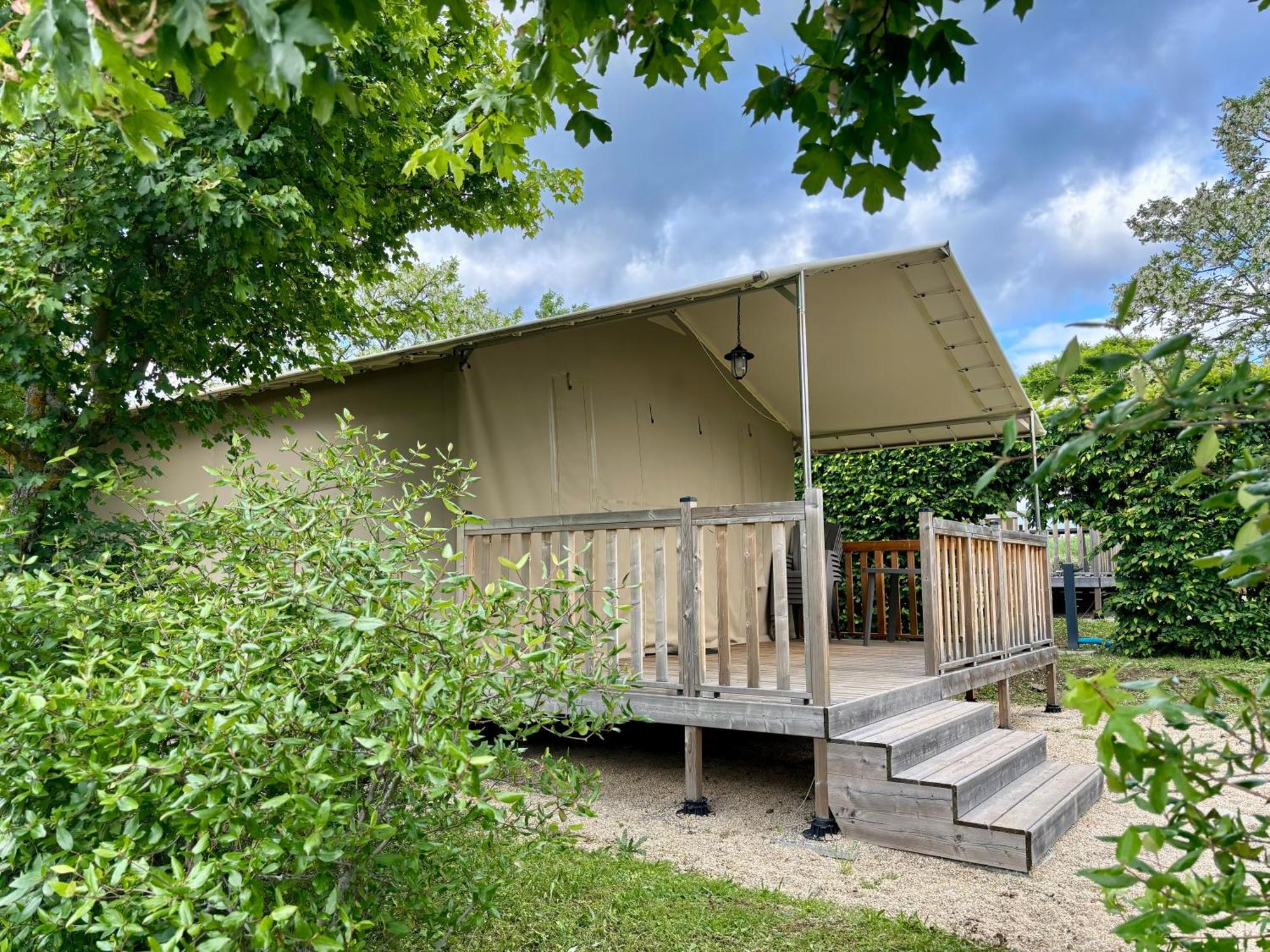 Camping Onlycamp Pierre & Sources 沃勒维克 外观 照片